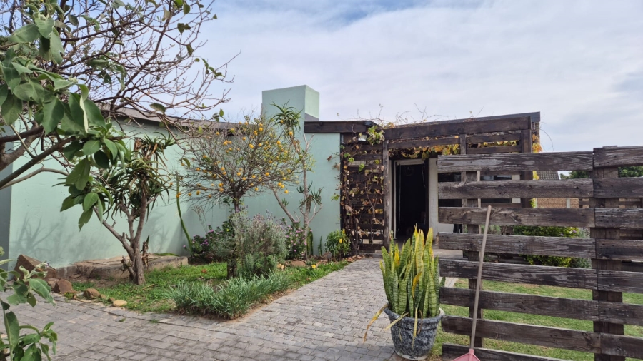 4 Bedroom Property for Sale in Wavecrest Eastern Cape